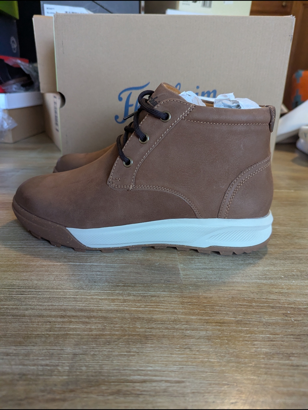 Florsheim Men's Chukka Boots Brown with White Sole 7.5 Wide